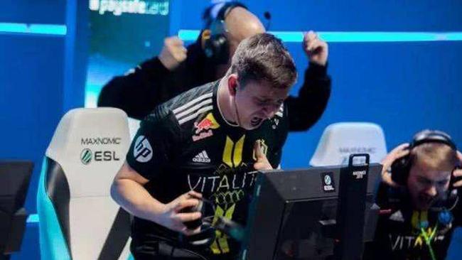 审视足球比 审视足球比