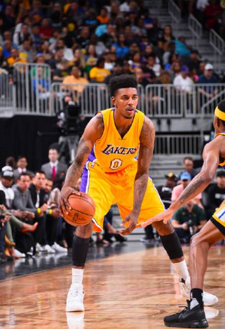 严格控犯规 严格控犯规